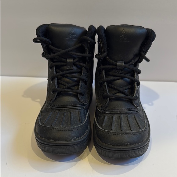 Nike Kids Black Woodside ACG Boots - Picture 2 of 7